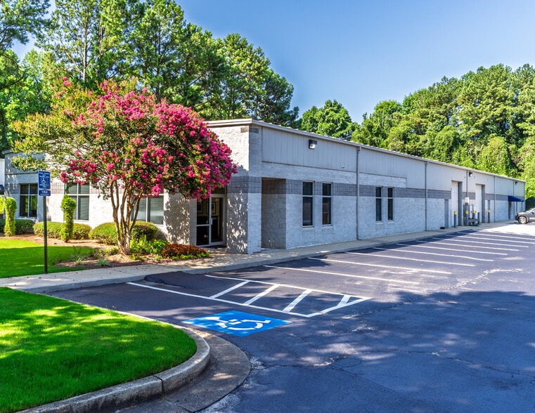 1550 Hillcrest Rd, Norcross, GA for sale - Building Photo - Image 3 of 13