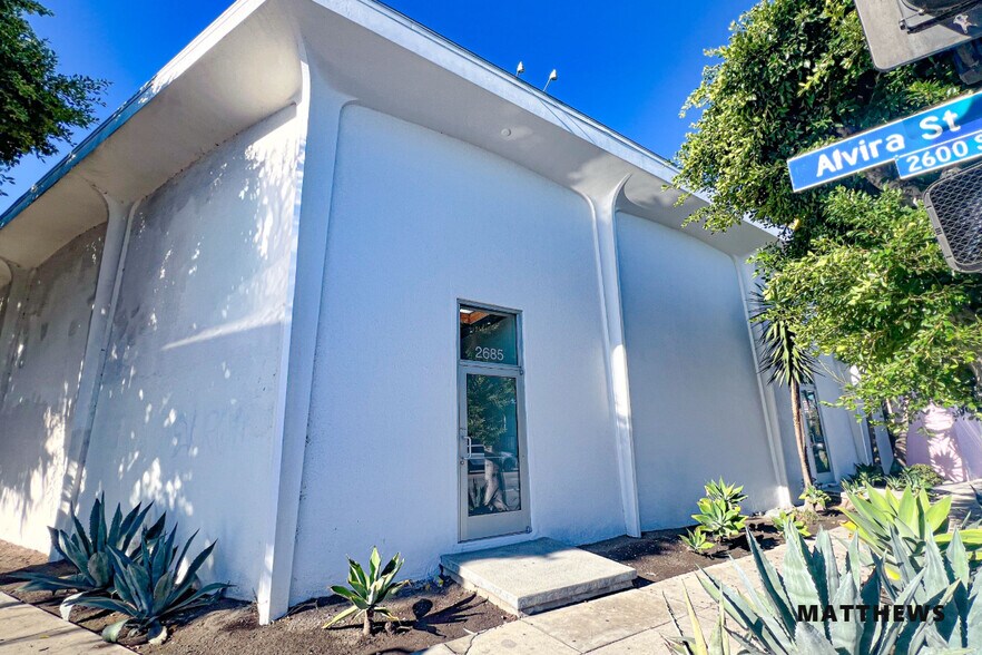 2683 S La Cienega Blvd, Los Angeles, CA à louer - Photo du bâtiment - Image 2 de 3