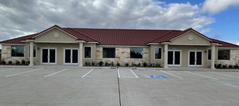 2743 Smith Ranch Rd, Pearland, TX for lease - Primary Photo - Image 1 of 47