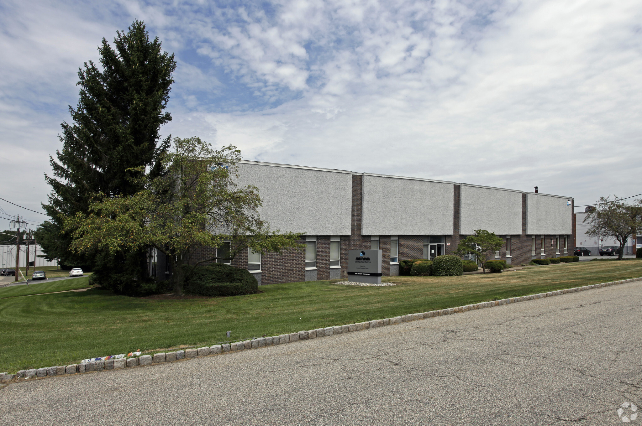 299 Fairfield Ave, Fairfield, NJ for lease Building Photo- Image 1 of 6