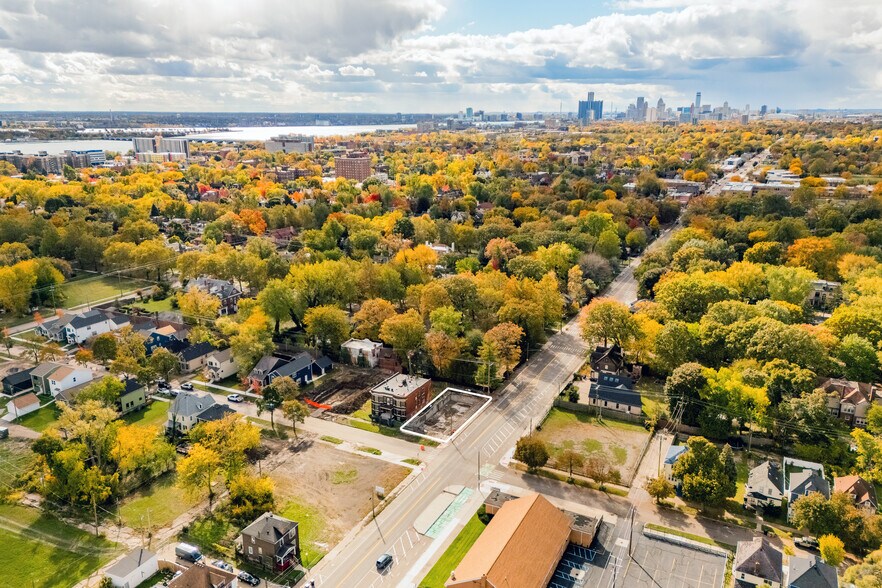 8646 Kercheval St, Detroit, MI à vendre - Photo du bâtiment - Image 2 de 6