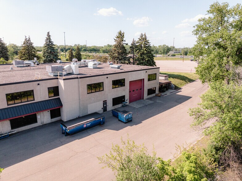 7945 Wallace Rd, Eden Prairie, MN à louer - Photo du bâtiment - Image 3 de 11