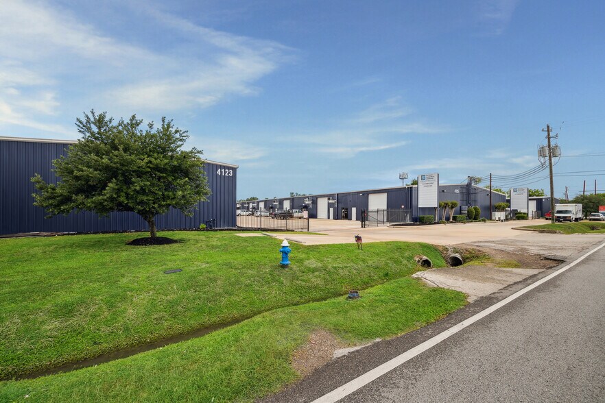 4125 Hollister Rd, Houston, TX à louer - Photo du bâtiment - Image 3 de 7