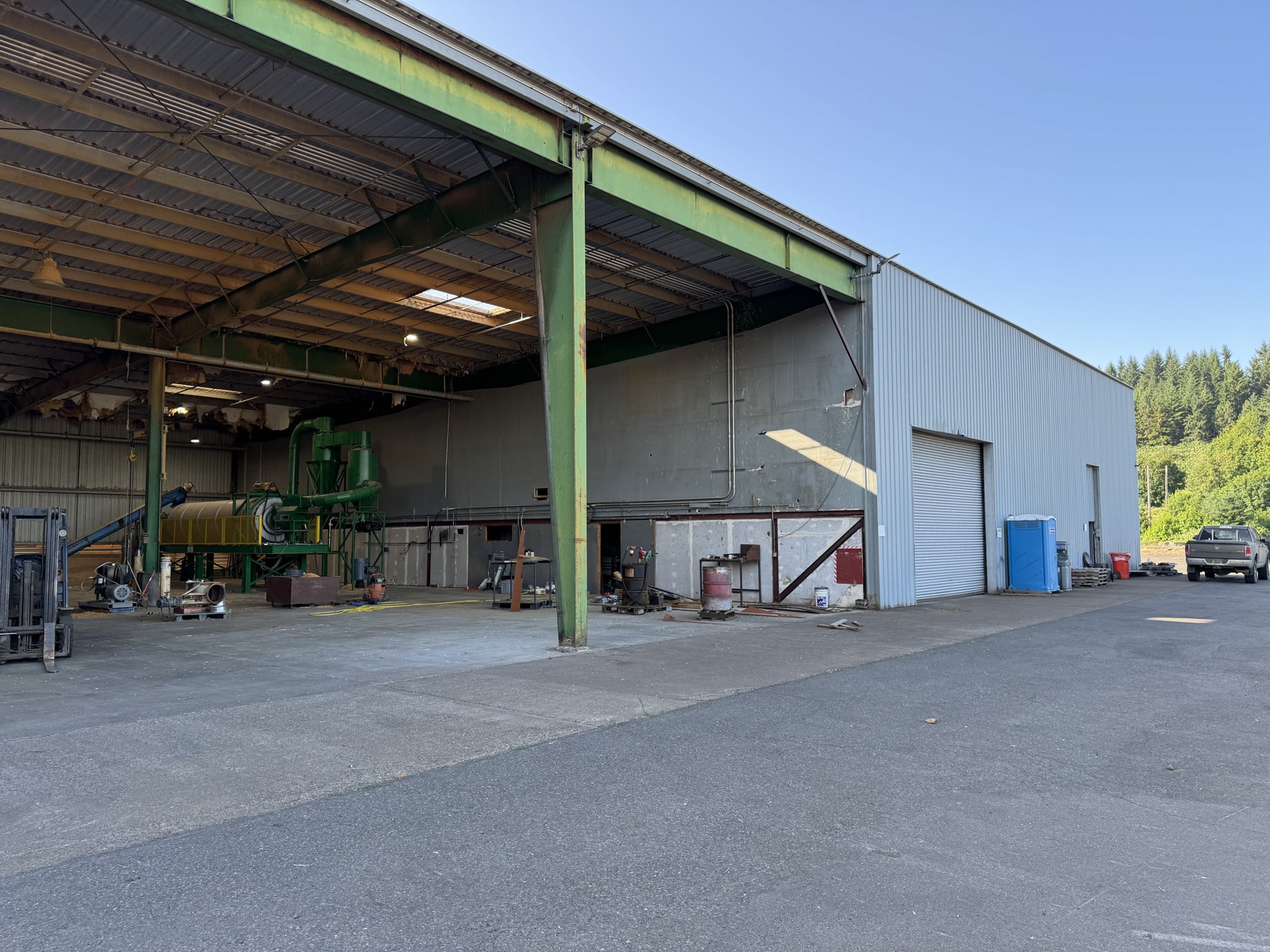 1555 SE Lyle St, Dallas, OR for lease Building Photo- Image 1 of 5