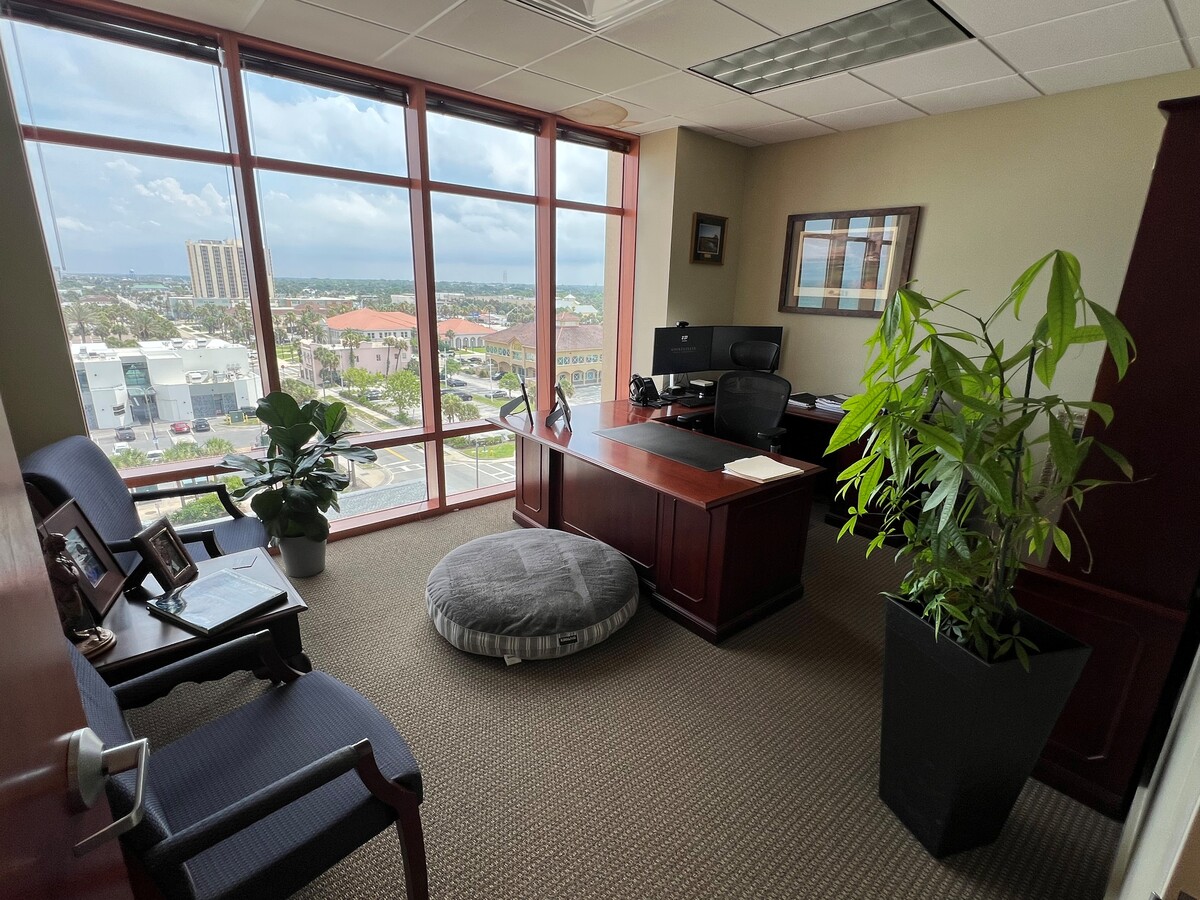320 1st St N, Jacksonville Beach, FL 32250 - Unit 703 - - Interior Photo - Image 1 of 3