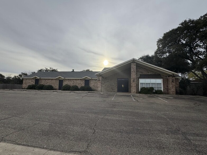 2124 N 25th St, Waco, TX for sale - Building Photo - Image 1 of 73