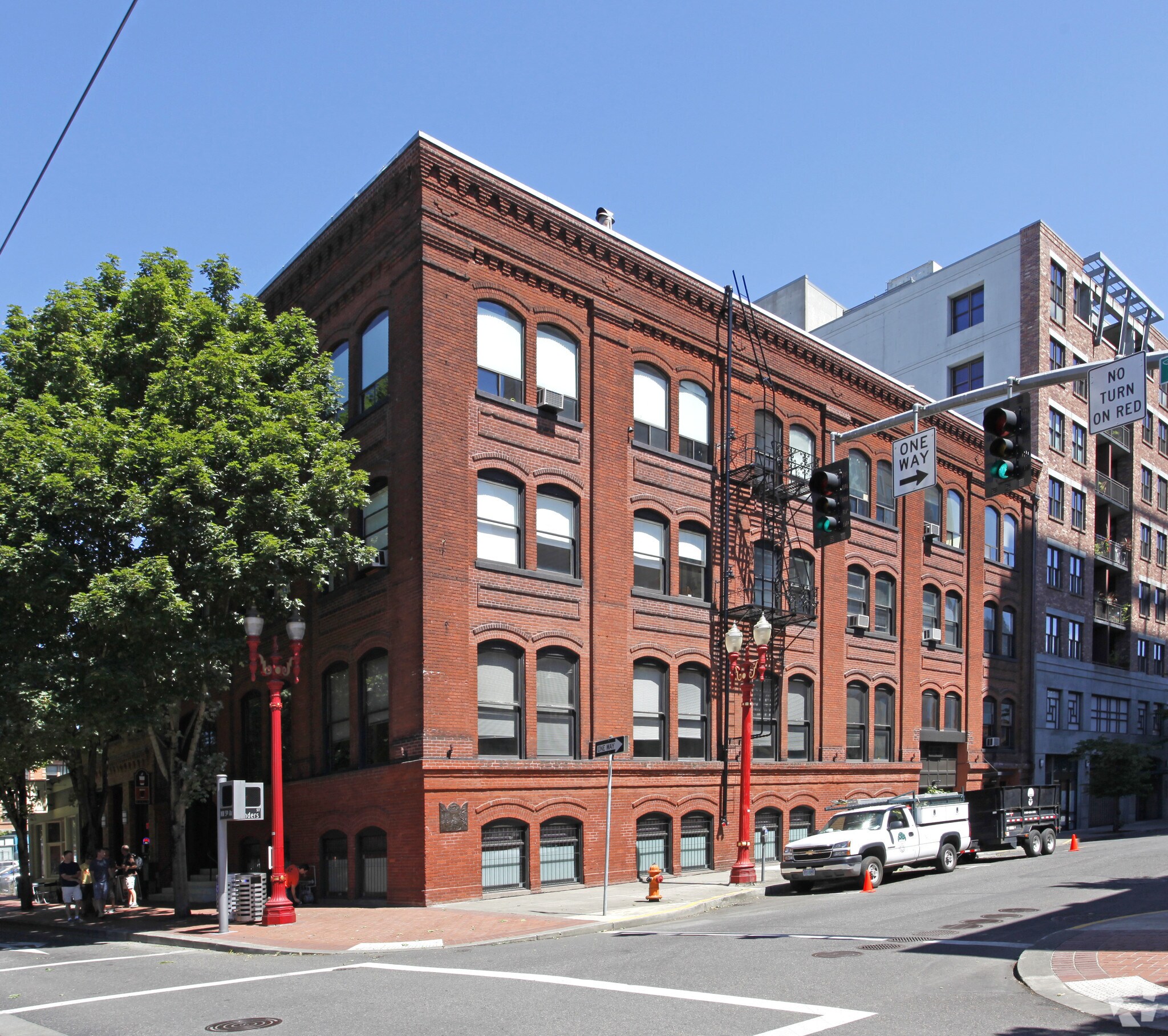 408 NW 5th Ave, Portland, OR à louer Photo principale- Image 1 de 17