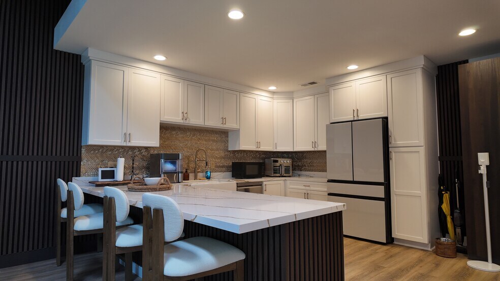 2150 Newport Blvd, Costa Mesa, CA à vendre - Photo intérieure - Image 3 de 9