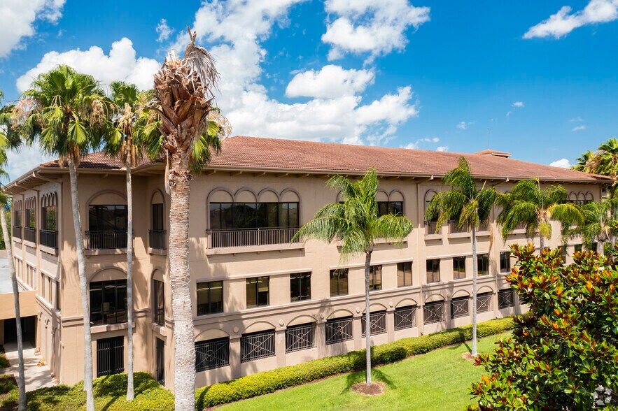 450 Carillon Pky, Saint Petersburg, FL à louer - Photo du bâtiment - Image 3 de 7