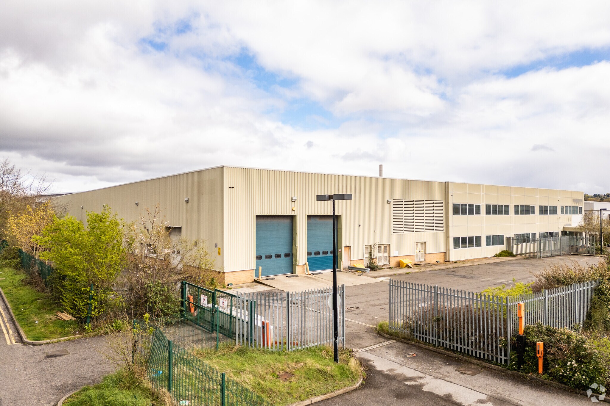 8 Sopwith Dr, Weybridge à louer Photo principale- Image 1 de 8