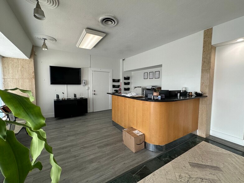 2116 N Dixie Hwy, Hollywood, FL à louer - Photo du bâtiment - Image 3 de 16