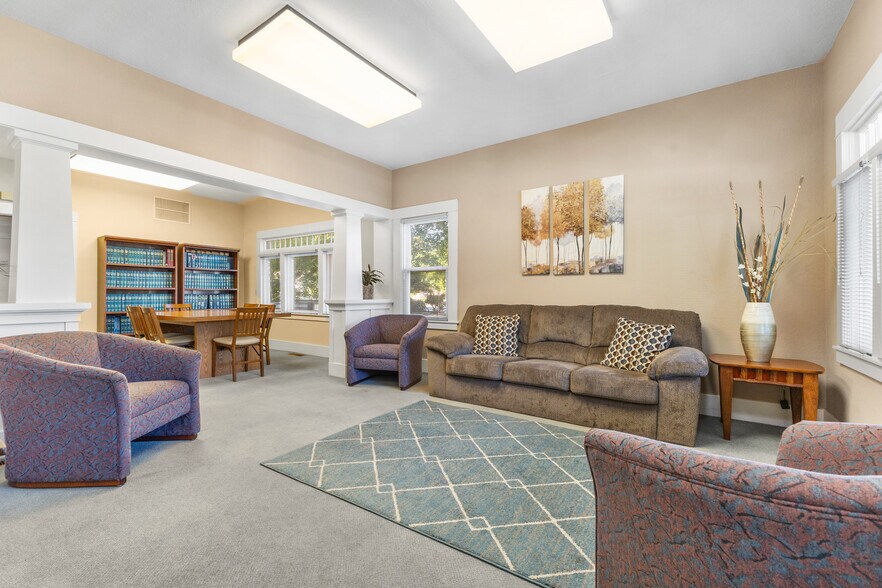 700 College Ave, Santa Rosa, CA à vendre - Photo du bâtiment - Image 3 de 28