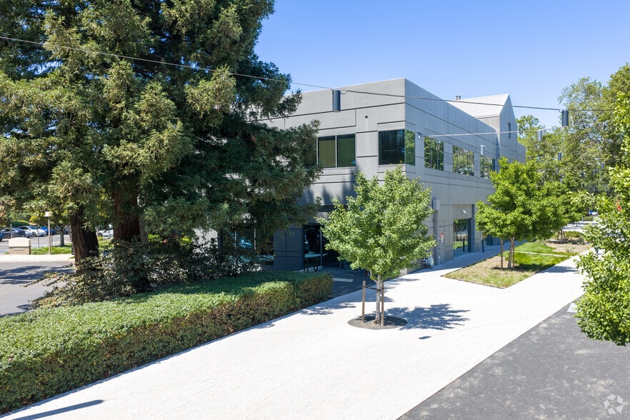 381 E Evelyn Ave, Mountain View, CA à louer - Photo du bâtiment - Image 2 de 6