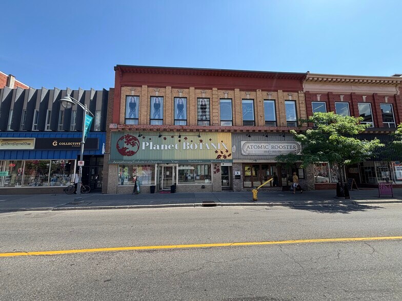 301-303 Bank St, Ottawa, ON for lease - Building Photo - Image 1 of 4