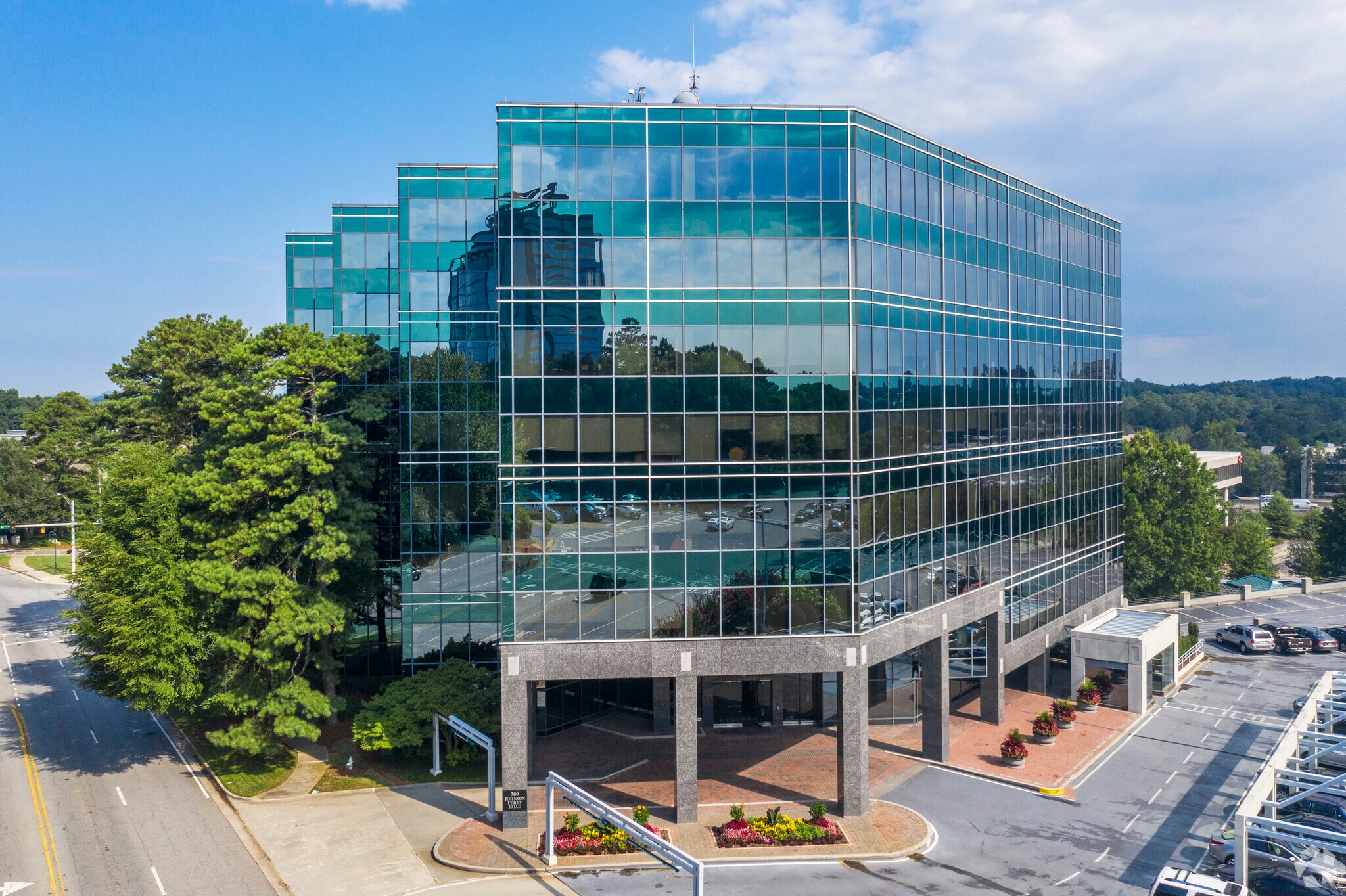 780 Johnson Ferry Rd NE, Atlanta, GA for lease Primary Photo- Image 1 of 24