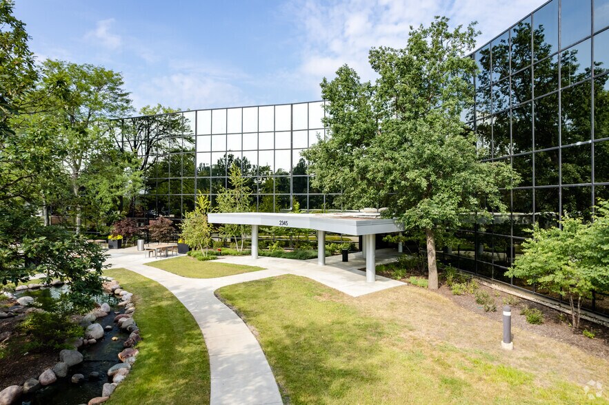 2333 Waukegan Rd, Bannockburn, IL à louer - Photo du bâtiment - Image 3 de 47