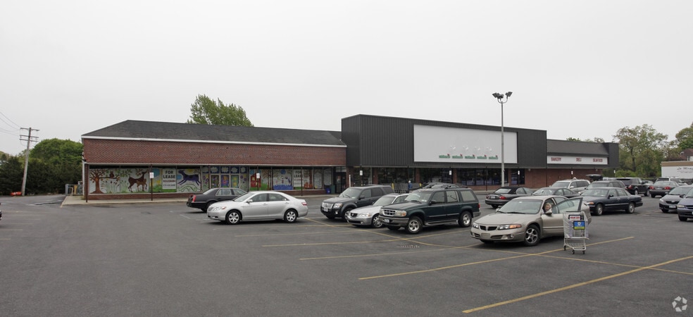 70 Sunset Ave, Westhampton Beach, NY for lease - Primary Photo - Image 1 of 3