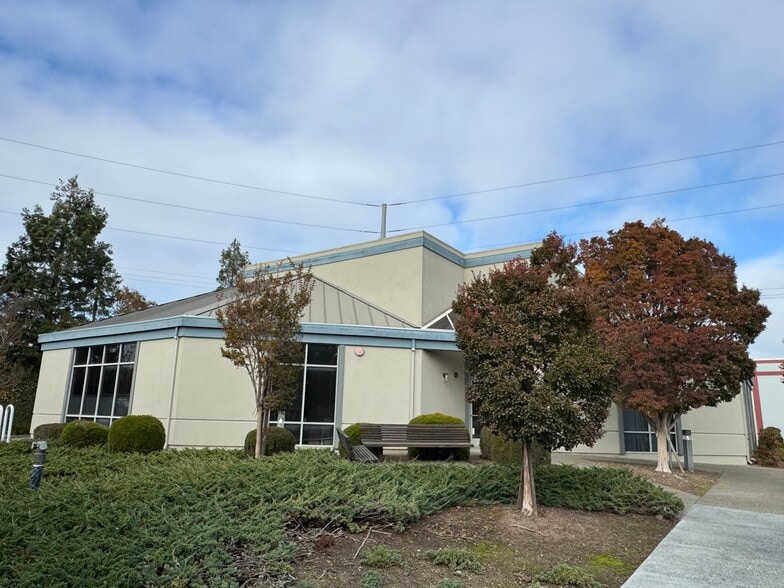 1320 Stub Rd, Petaluma, CA à louer - Photo du bâtiment - Image 2 de 10