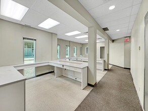 902 9th Ave SW, Calgary, AB à louer Photo intérieure- Image 1 de 4