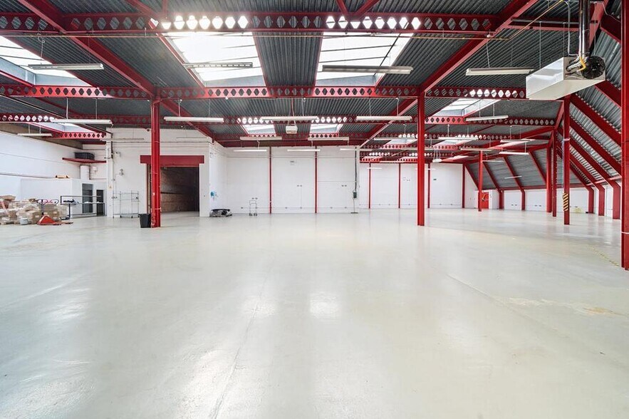 Alliance Rd, Londres à louer - Photo du bâtiment - Image 3 de 13