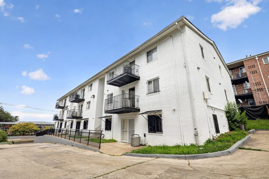 1829 Marion Barry Ave SE, Washington, DC for sale - Primary Photo - Image 1 of 8