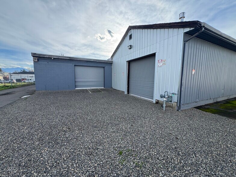 850 Beatty St, Medford, OR à louer - Photo du bâtiment - Image 3 de 23