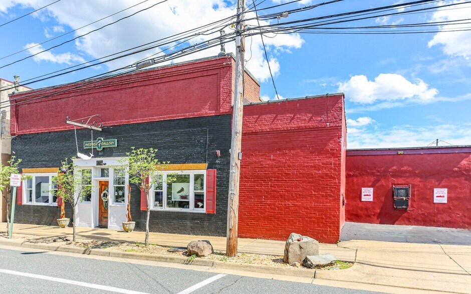 520 Wolfe St, Fredericksburg, VA à vendre - Photo du bâtiment - Image 3 de 8