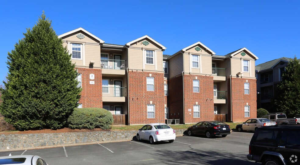 100 Wahoo Way, Charlottesville, VA à vendre - Photo principale - Image 1 de 1