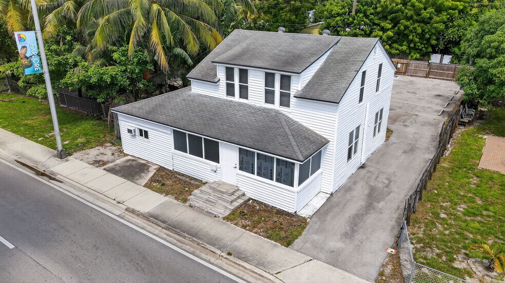 220 SW 16th St, Dania Beach, FL à vendre - Photo du bâtiment - Image 1 de 21