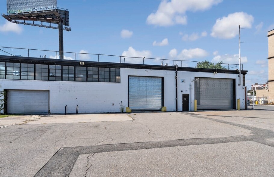 2710 49th Ave, Long Island City, NY for lease - Building Photo - Image 2 of 9