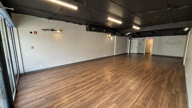 2727 E Oakland Park Blvd, Fort Lauderdale, FL for lease Interior Photo- Image 2 of 17