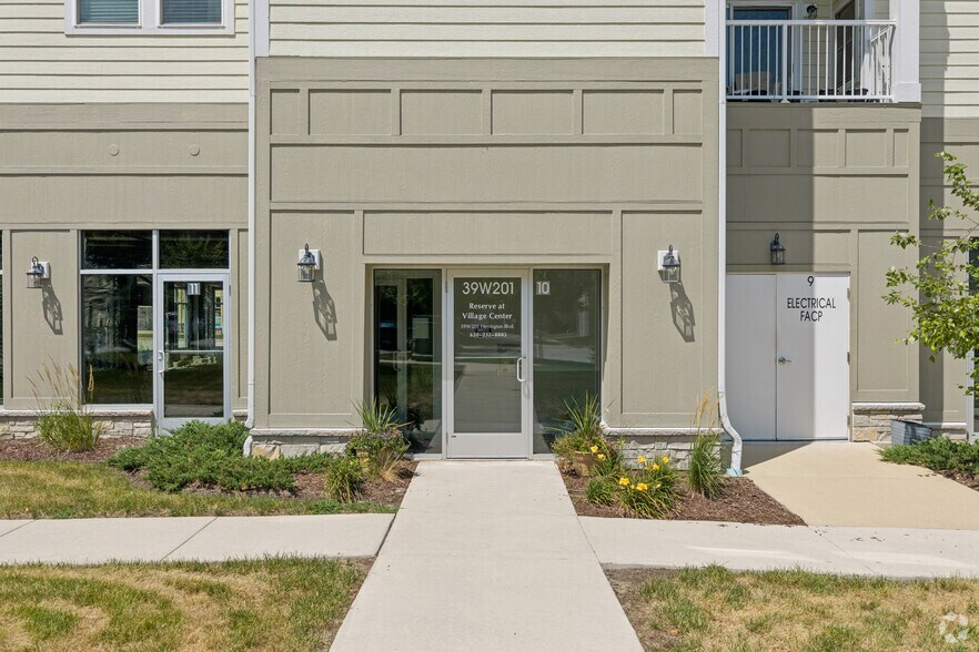 39w201 Herrington Blvd, Geneva, IL à louer - Photo du bâtiment - Image 3 de 5