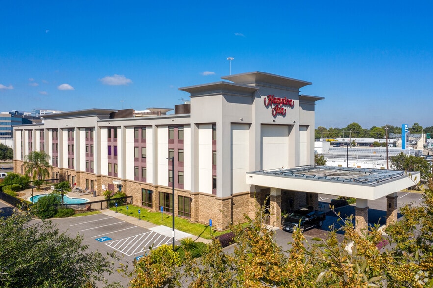 11333 Katy Fwy, Houston, TX for sale - Primary Photo - Image 1 of 4