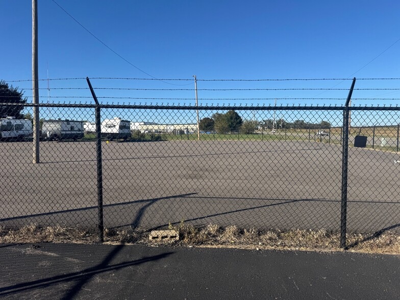 3401 N Hillside Ave, Wichita, KS for lease - Building Photo - Image 2 of 7