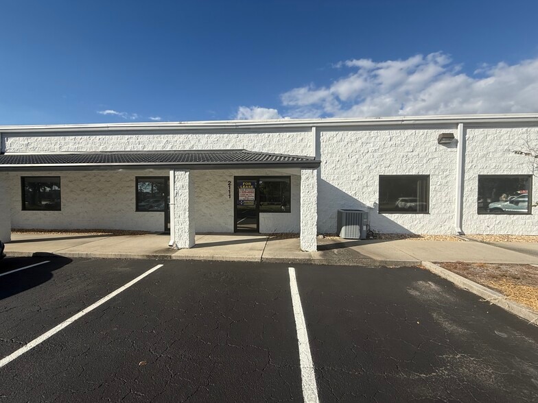 2107-2129 E 63rd Ave, Bradenton, FL for lease - Building Photo - Image 3 of 11