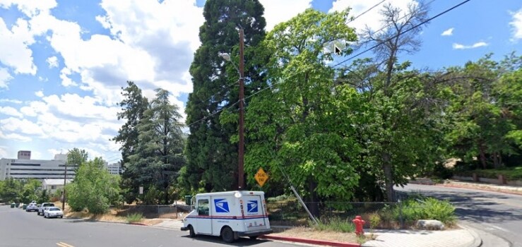 208 University Ter, Reno, NV à vendre - Photo du bâtiment - Image 2 de 4