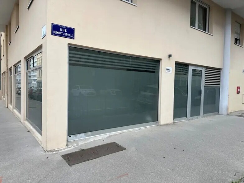 Retail in Lyon for sale - Building Photo - Image 3 of 11