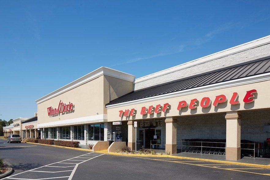 6210 Commercial Way, Weeki Wachee, FL for lease - Building Photo - Image 1 of 6