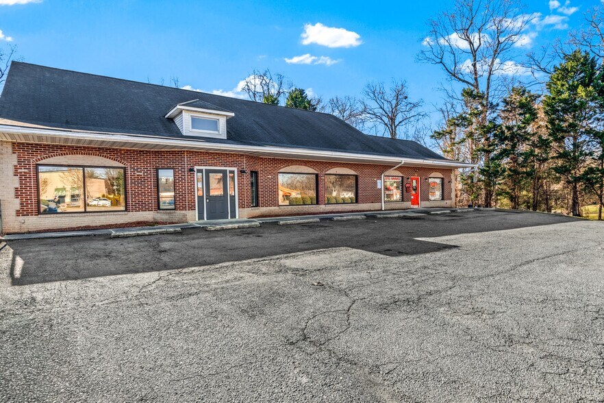 2910 Reynolda Rd, Winston-Salem, NC à vendre - Photo du bâtiment - Image 2 de 15