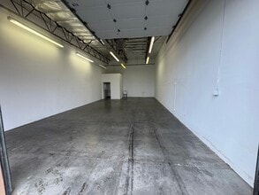 6360 McLeod Dr, Las Vegas, NV à louer Photo intérieure- Image 1 de 2