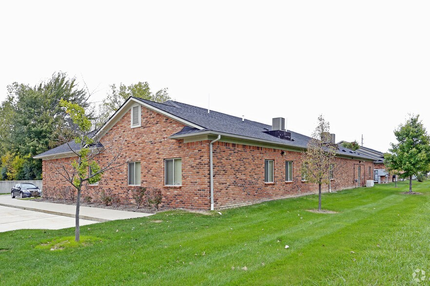 38731-38765 Mound Rd, Sterling Heights, MI à louer - Photo du bâtiment - Image 3 de 3