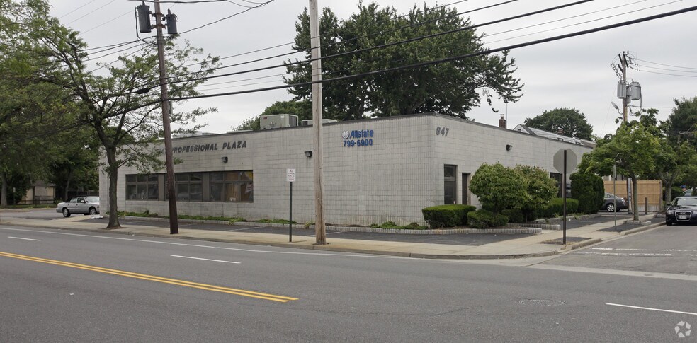 847 N Broadway, Massapequa, NY à louer - Photo principale - Image 1 de 4