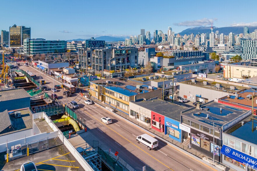 395 W Broadway, Vancouver, BC à louer - Photo du bâtiment - Image 3 de 3
