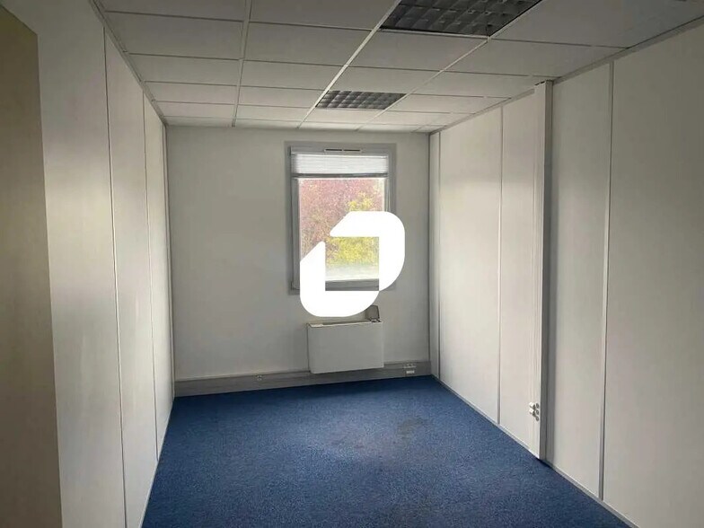 13 Rue Edison, Bron à vendre - Photo du bâtiment - Image 2 de 10