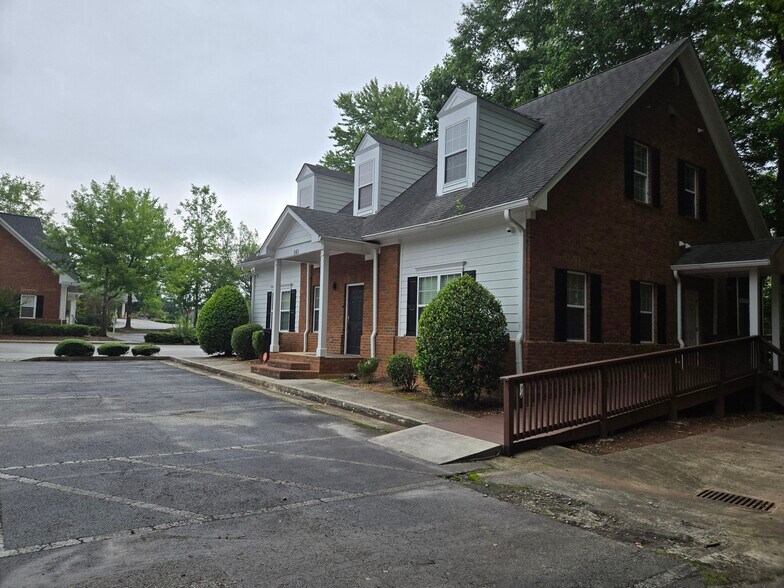 140 Howard Ln, Fayetteville, GA à vendre - Photo du bâtiment - Image 2 de 22