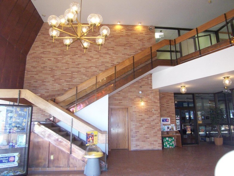 511 Ashmun St, Sault Sainte Marie, MI à louer - Photo du bâtiment - Image 1 de 11