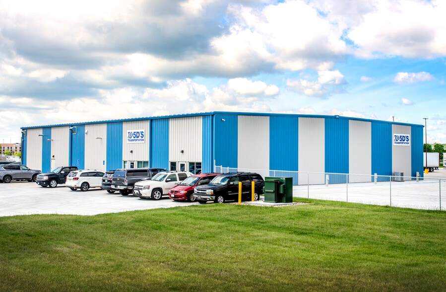 2104 S 29th St, Council Bluffs, IA for sale - Building Photo - Image 2 of 12