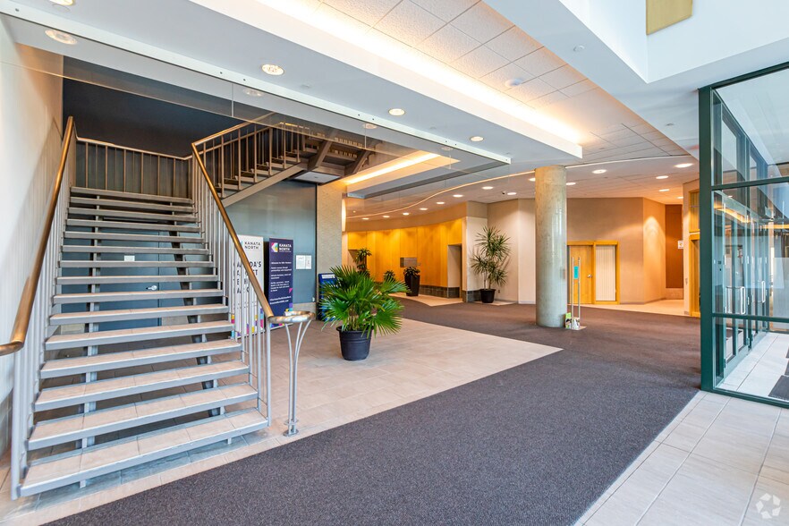 555 Legget Dr, Ottawa, ON à louer - Hall d’entrée - Image 3 de 11