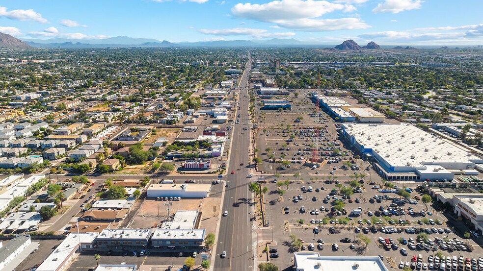 3722 E Thomas Rd, Phoenix, AZ à louer - Photo du bâtiment - Image 2 de 11