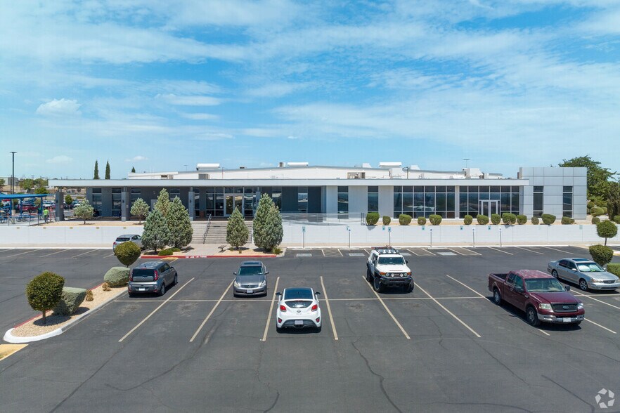 1359 Lomaland Dr, El Paso, TX à louer - Photo du bâtiment - Image 3 de 20